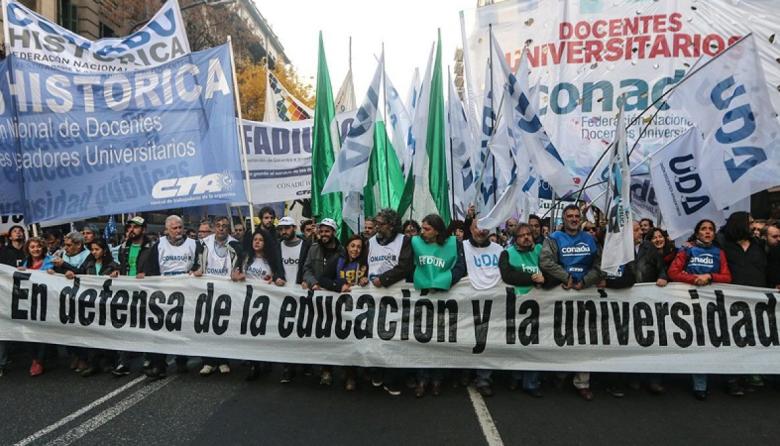 Los gremios universitarios rechazaron la oferta salarial y anunciaron un paro