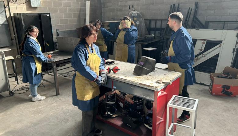 La Escuela de Oficios de la UNLa incorpora doble certificación provincial y universitaria