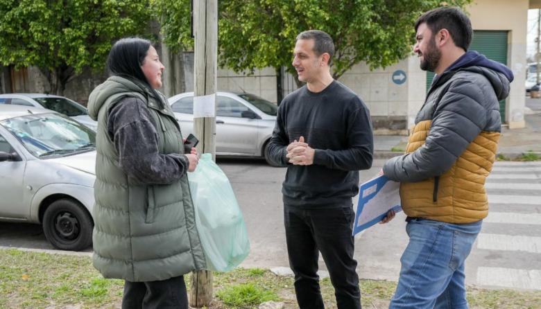 Julián Álvarez recorrió las obras de pavimentación en Villa de los Industriales