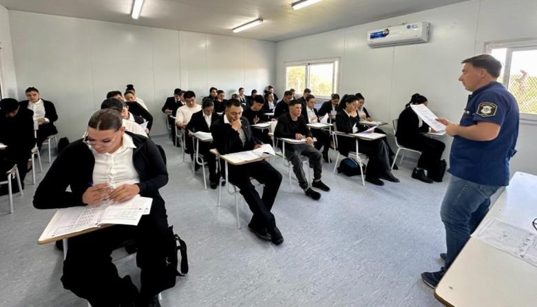 El Municipio acompaña a 700 aspirantes a policías