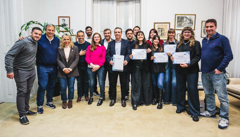 Cascallares, Fabiani y Paula Eichel entregaron certificados a trabajadores municipales