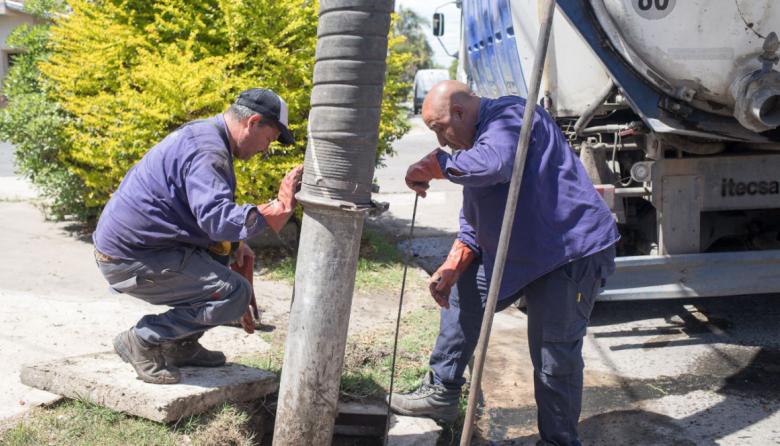 Intensifican la desobstrucción de sumideros ante las lluvias previstas