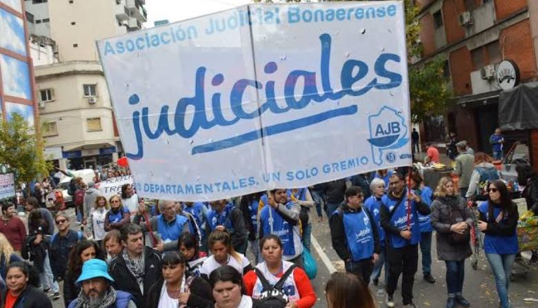 La AJB reclamó una convocatoria urgente a paritarias