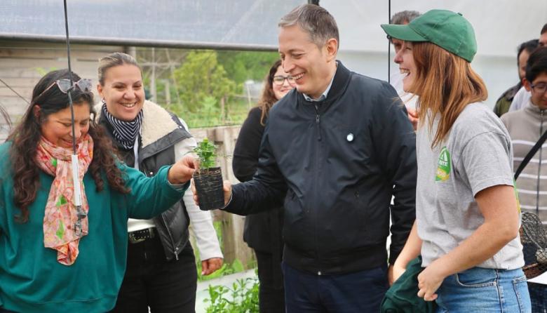 Gray dijo presente en la celebración de "El Puente Verde"
