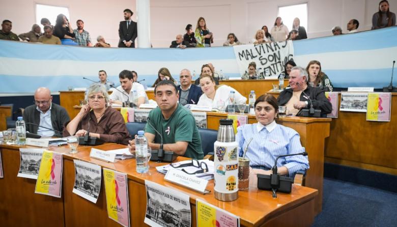 LLA reclamó por los baches y el oficialismo le recordó su rechazo al Presupuesto 2026