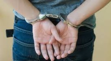 Cayeron detenidos dos policías acusados de robo a mano armada