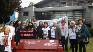 Inauguraron un Banco Rojo en memoria de víctimas de femicidios