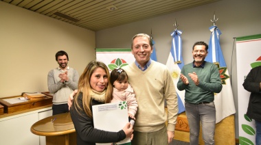 Gray entregó doce boletos de compraventa