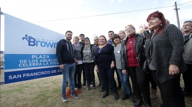 Cascallares inauguró las obras de puesta en valor de la Plaza los Abuelos Celebrar la Vida