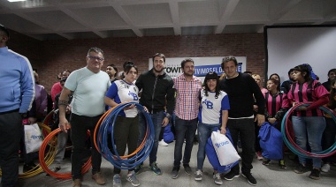 Entregaron kits deportivos a clubes de barrio