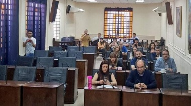 ¿Qué multa debería pagar un concejal por faltar sin previo aviso?