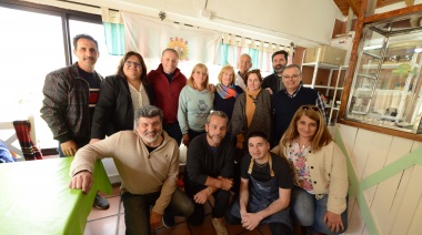 Gray visitó la nueva confitería de "Casa Manu"
