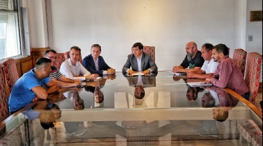 Daniel Arroyo recibió a los trabajadores despedidos de Cresta Roja