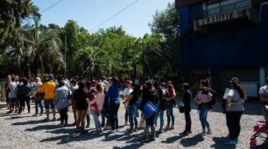 Continúa la entrega de tarjetas alimentarias en el Parque de Lomas