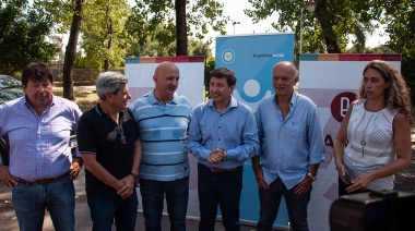 Junto a Grindetti, Arroyo supervisó la entrega de la Tarjeta AlimentAR