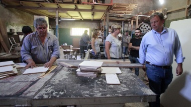 Cascallares recorrió el Polo Productivo donde el Municipio renueva el mobiliario de escuelas