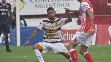 Los Andes perdió ante Almirante Brown y se alejó de la pelea por el campeonato