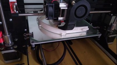 Solidaridad e innovación en tiempos de pandemia: La UNLZ ya donó más de 500 mascaras 3D