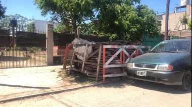 Gray suma acusaciones contra Edesur: esta vez, por romper veredas y no repararlas