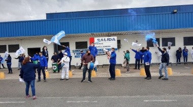 Trabajadores de supermercados reclaman un bono extra de $5000