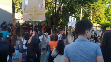 Masiva marcha para pedir justicia por una chica abusada por dos jóvenes