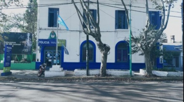 Buscan a un hombre con antecedentes por robo acusado de apuñalar a una jubilada y quemarle su casa