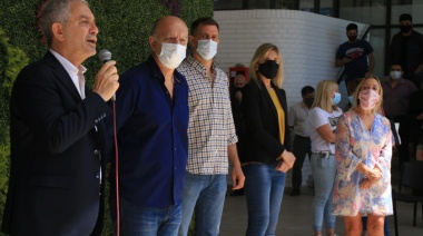 Grindetti y Alak entregaron escrituras a 131 familias lanusenses