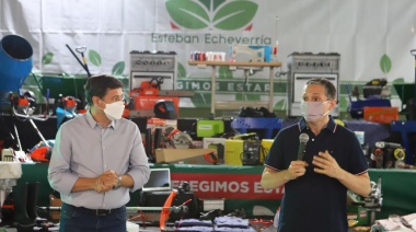 Gray y Arroyo entregaron maquinas y herramientas para microemprendimientos