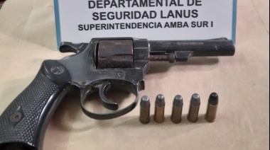 Jubilado “pistolero” baleó la casa de su vecino y lo detuvieron