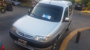 Robaron y huyeron a los tiros, pero cayeron tras volcar en una zanja