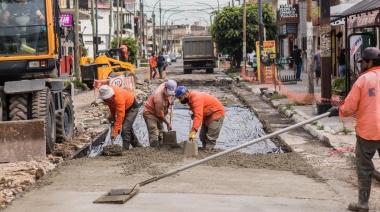 Realizan obras de bacheo y repavimentación en calles de Villa de los Industriales