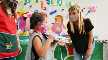 Se entregaron pintorcitos y kits escolares a un Centro de Atención Integral de Monte Grande Sur