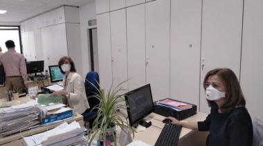 Polémica por el decreto que habilita el trabajo presencial para empleados vacunados