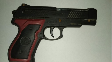 Detuvieron a una pareja que trataba de robar con un arma de juguete