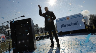Insaurralde tomó la promesa de lealtad a la bandera a más de 5 mil alumnos de Lomas