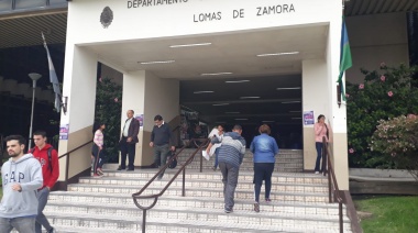 Juzgarán a un joven acusado de asesinar a puñaladas a su padre en Longchamps