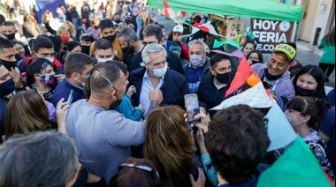 Fernández retomó la campaña con una recorrida por Dock Sud
