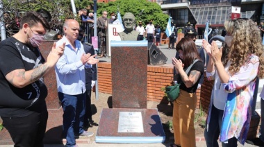 Inauguraron un busto en homenaje a Quindimil en la Municipalidad
