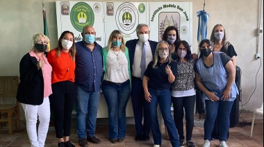 Alberto Fernández visitó un colegio en San José