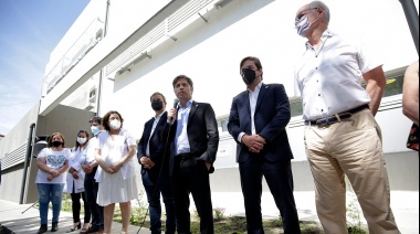 Kicillof y Cascallares encabezaron un emotivo homenaje al personal de Salud y recorrieron el Parque Industrial