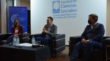 Junto a Cascallares y Lesci, Naón presentó una investigación sobre la comunicación de los municipios