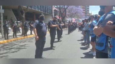 Marcharon a la Municipalidad de Echeverría por el desalojo en la rotonda de Llavallol