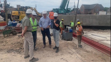 Cascallares supervisó los trabajos en la construcción del paso bajo nivel de San Martín