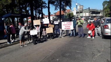 Nueva marcha en la Clínica 2 de Abril: “Queremos que la gente se entere que dejan morir a los pacientes”