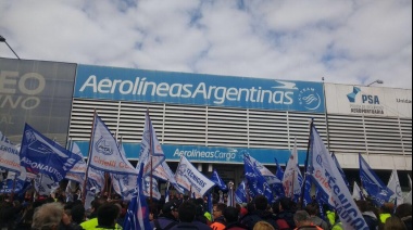 Gremios aeronáuticos a favor de limitar las tarifas bajas: “Hay que proteger Aerolíneas Argentinas”