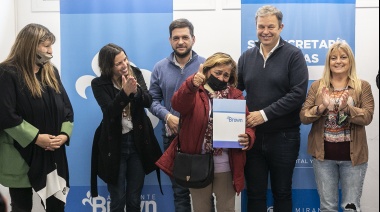 Cascallares y Fabiani entregaron subsidios para mejoras habitacionales