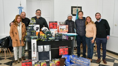 Entregaron herramientas, maquinas e insumos para el Centro de Formación Laboral N° 401