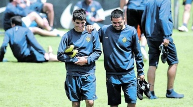 De tirar paredes con Riquelme, a ser el creador del fútbol de Burzaco...