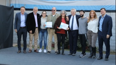Fernández recorrió Avellaneda y afirmó que "ni la obra pública ni la vivienda se van a paralizar"