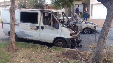 Apuñaló a su pareja, incendió dos autos y escapó: lo buscan intensamente